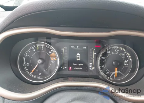 2017 Jeep Cherokee Sport 4X4 from USA, damaged, VIN 1C4PJMAB4HW551401